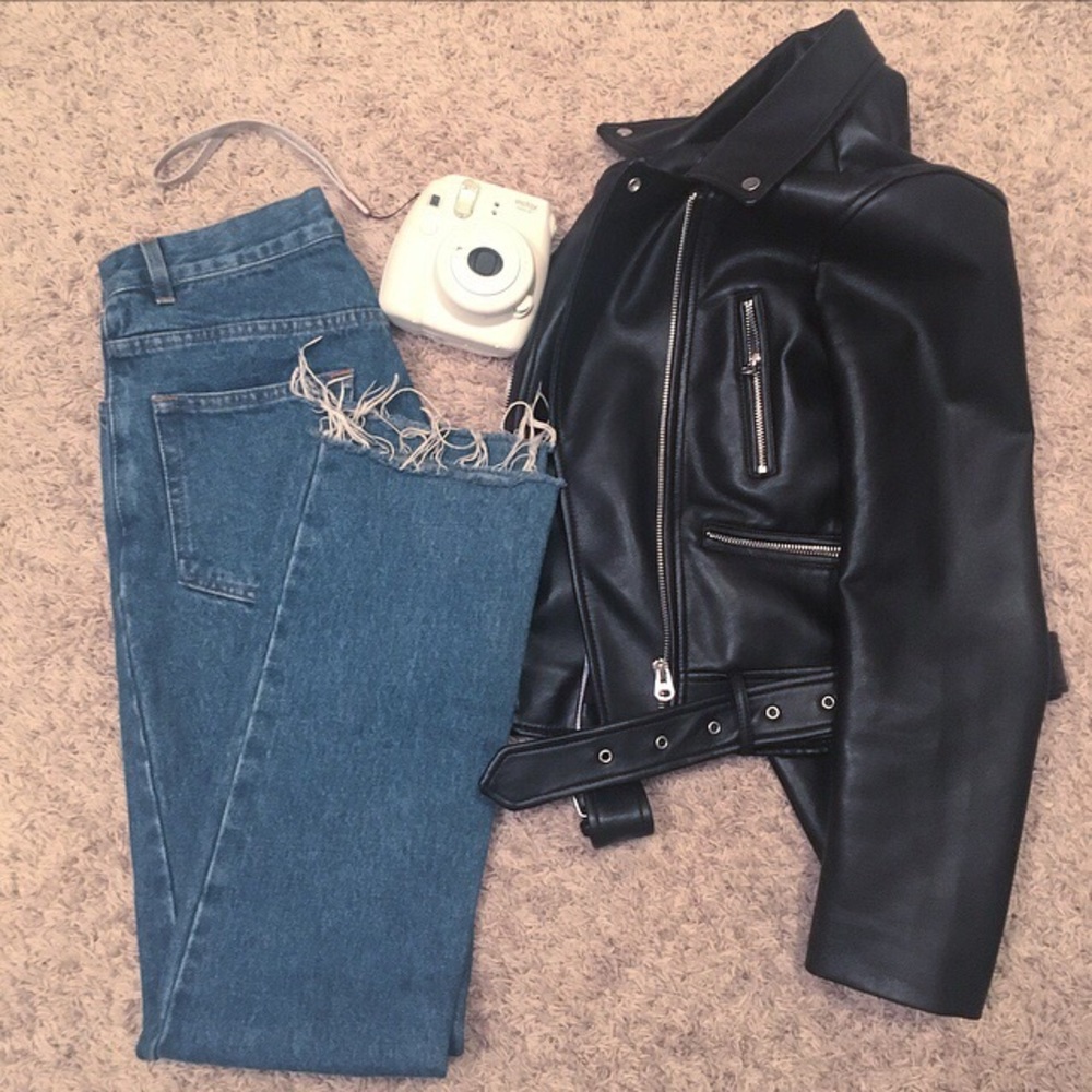 Brandy Melville high waisted jeans